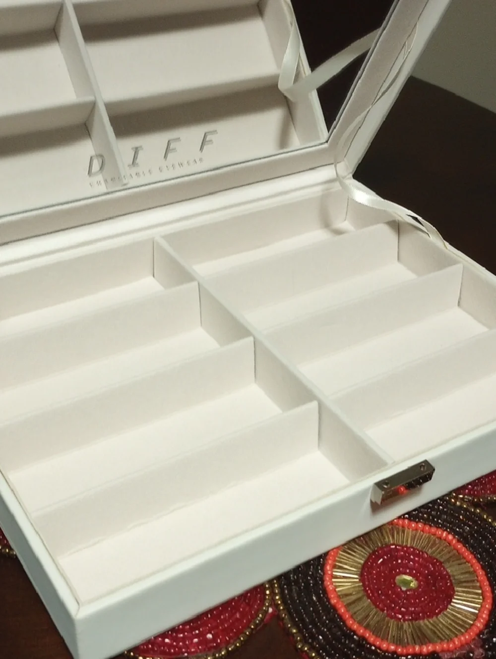 NEW Diff Eyewear Vanity Case-White